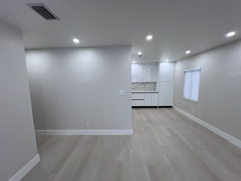 160 E 34th St #1 - Photo 3 of 11