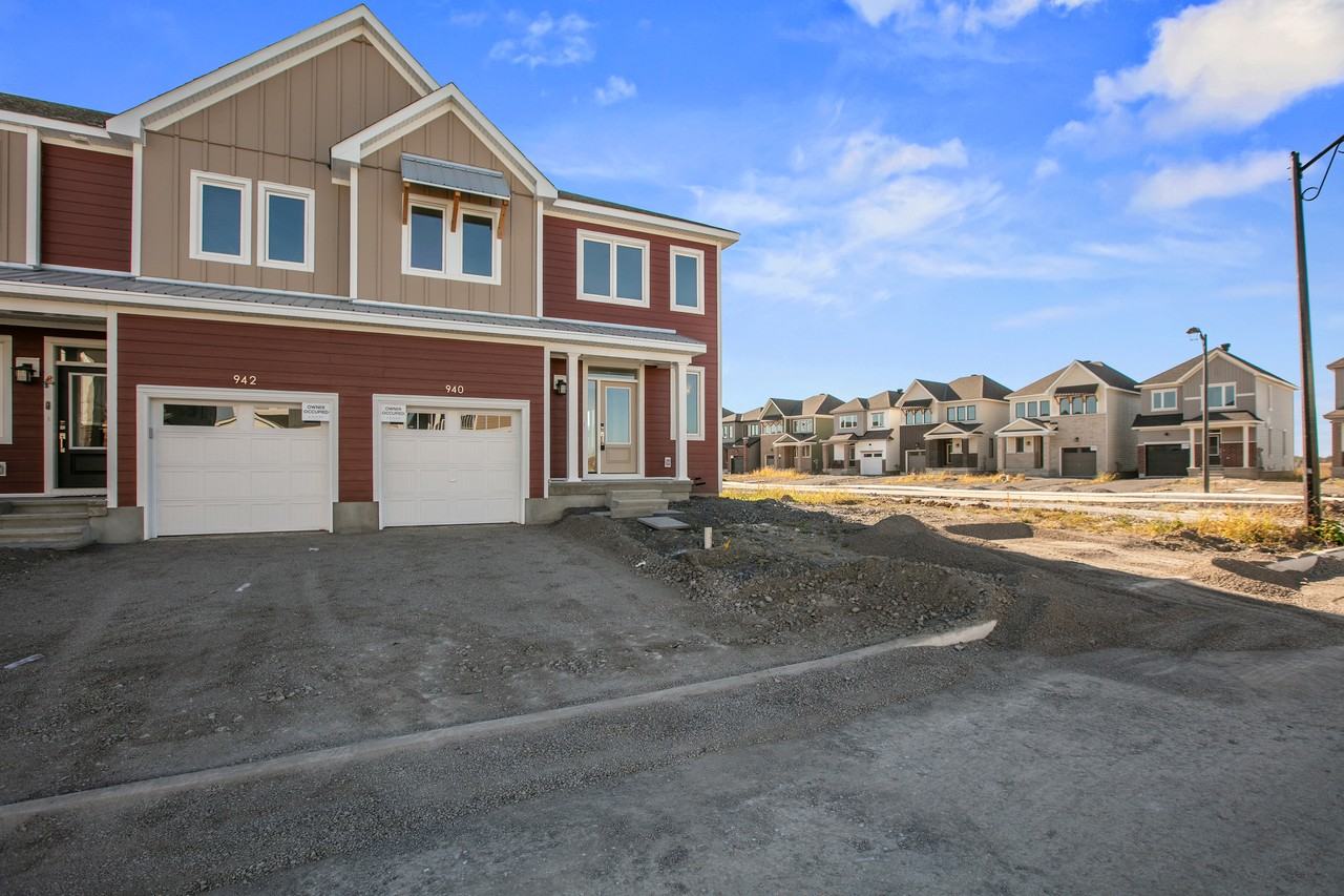 940 Seagrave Lane - Photo 2 of 31