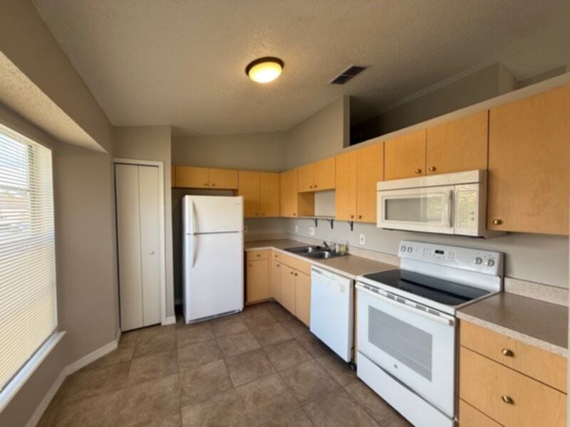 226 Panorama Dr - Photo 3 of 12