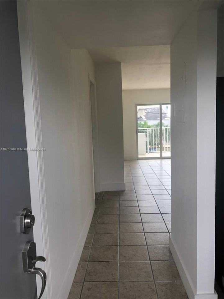 395 Northeast 21st Street #403 - Photo 2 of 14