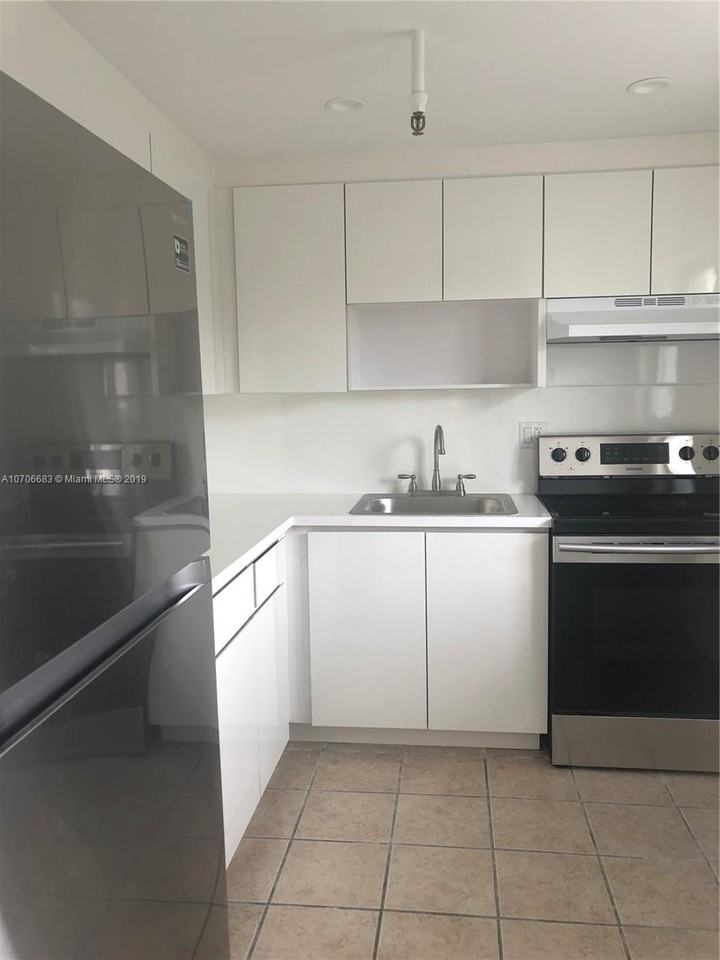 395 Northeast 21st Street #403 - Photo 4 of 14