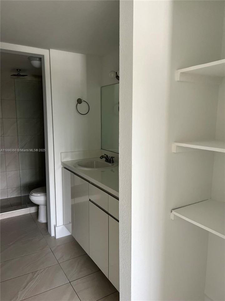 395 Northeast 21st Street #403 - Photo 7 of 14