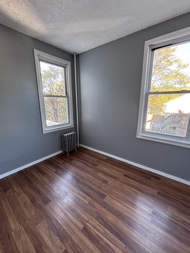 Pacific St N #2 - Photo 4 of 11