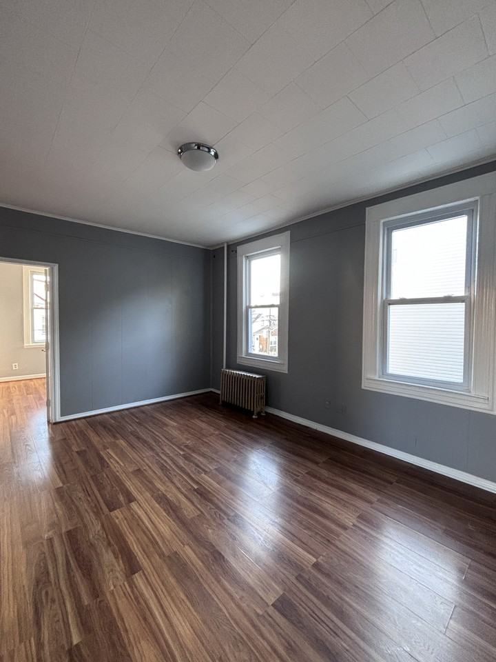 Pacific St N #2 - Photo 5 of 11