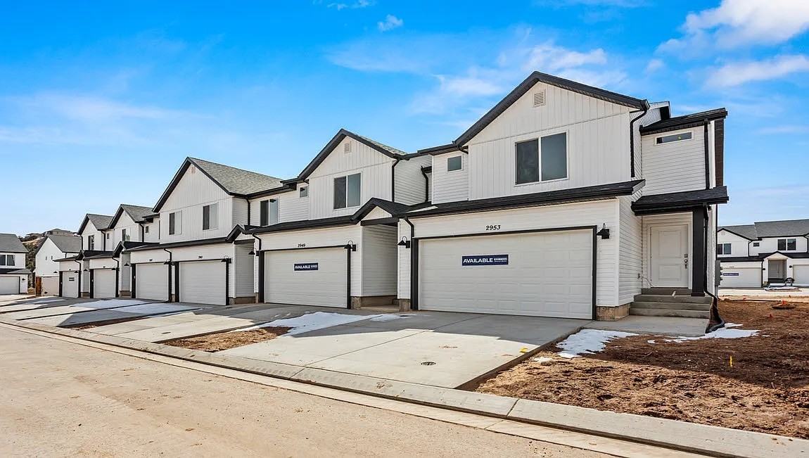 2974 W Graham Loop #1079 - Photo 2 of 19