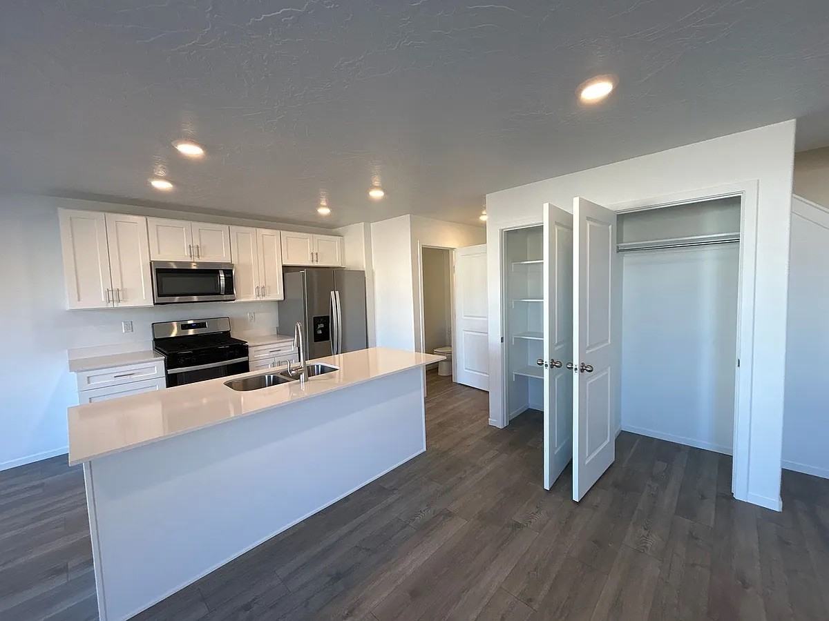 2974 W Graham Loop #1079 - Photo 3 of 19