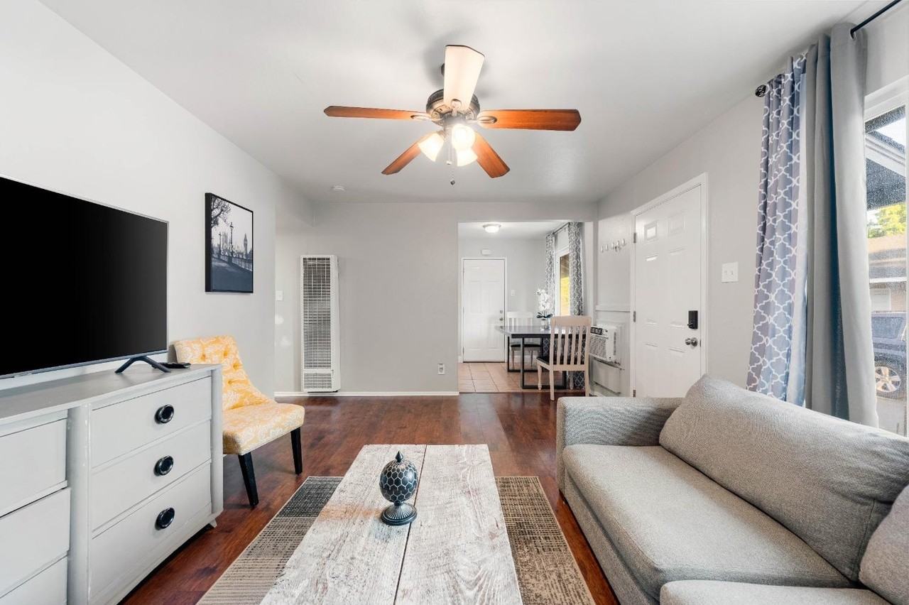 5904 40th St #5906 - Photo 3 of 19