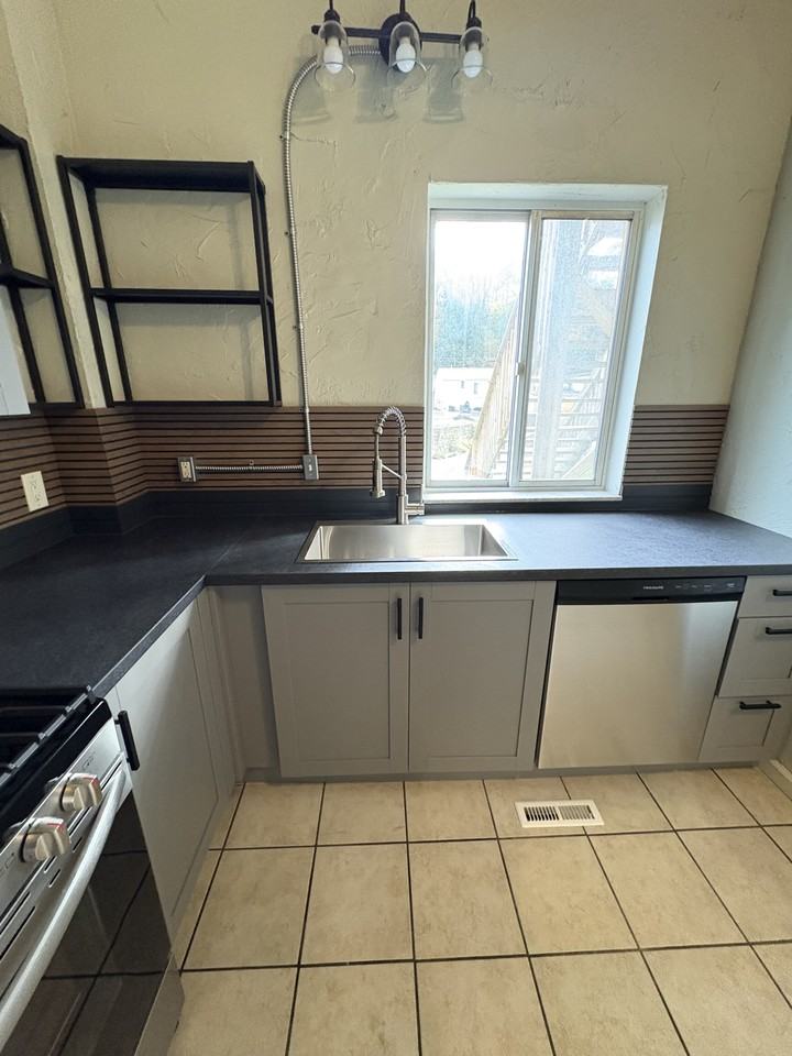 922 Evergreen Ave #1 - Photo 3 of 13