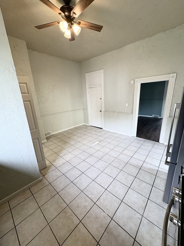 922 Evergreen Ave #1 - Photo 4 of 13