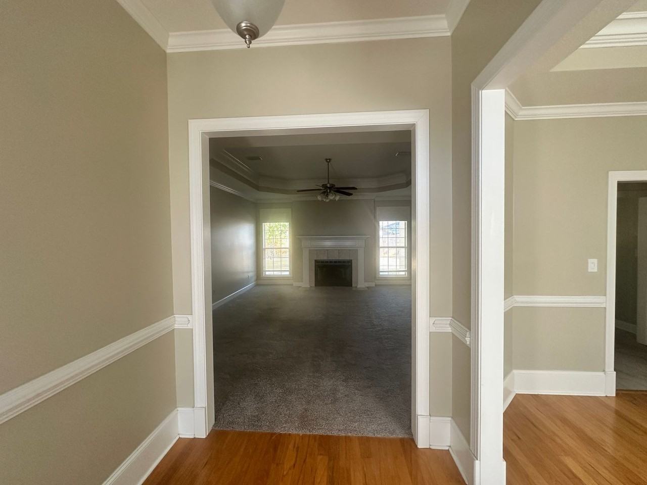 3657 Victoria Drive - Photo 3 of 36