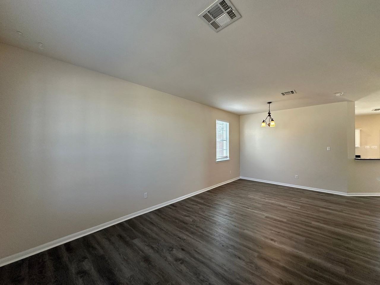 202 Crowfoot Dr - Photo 2 of 32