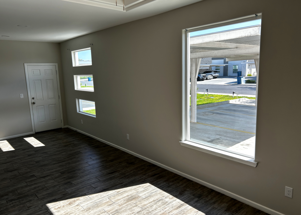 420 E Acacia St #1 - Photo 4 of 6