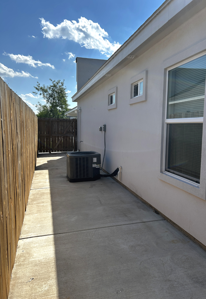 420 E Acacia St #1 - Photo 6 of 6