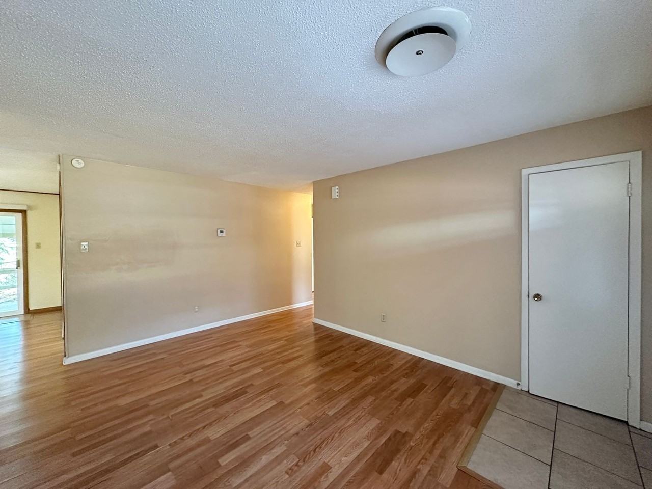 716 W Avenue E - Photo 3 of 35