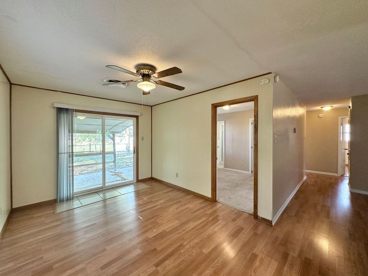 716 W Avenue E - Photo 6 of 35