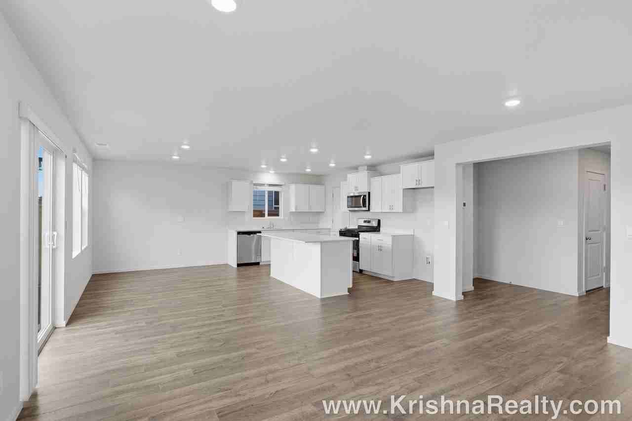 4984 Columbus Ave Ne - Photo 7 of 22
