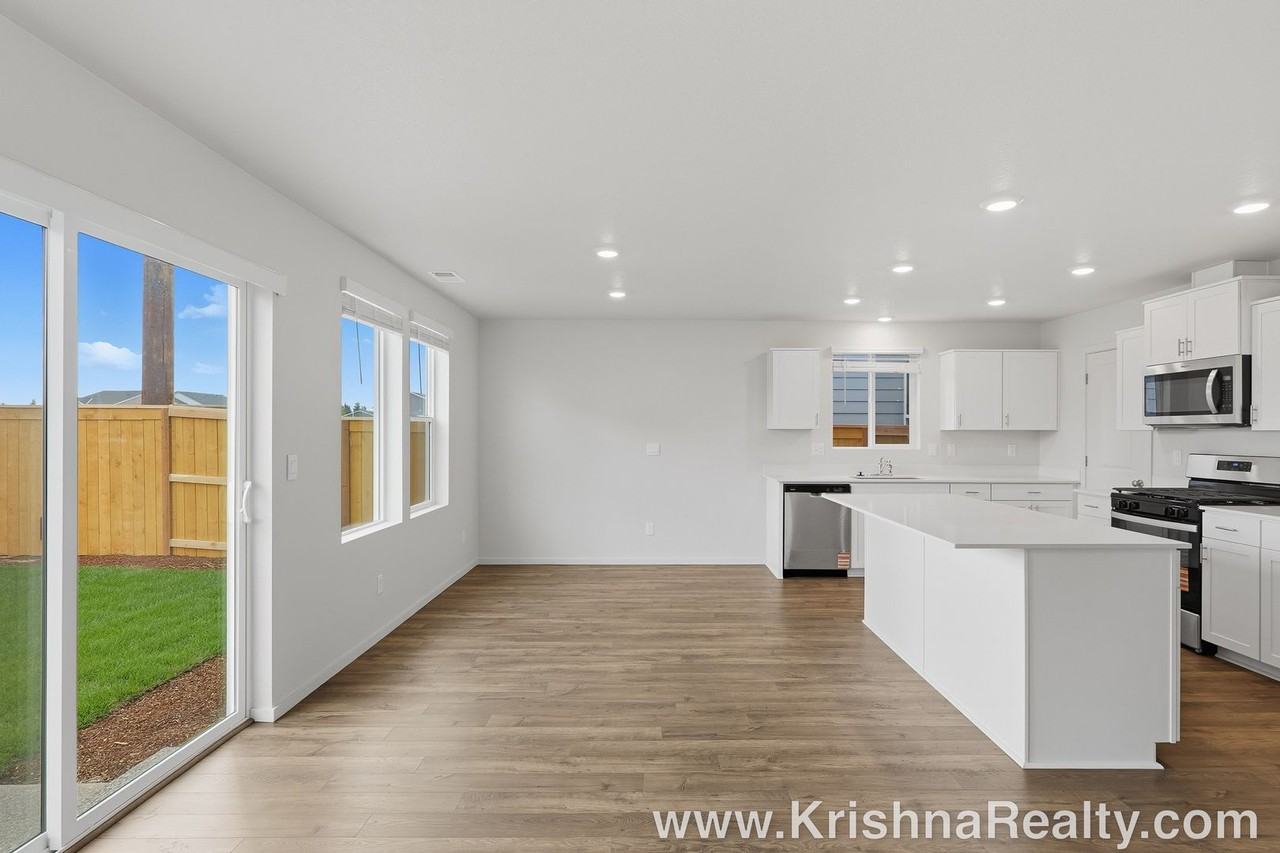 4984 Columbus Ave Ne - Photo 6 of 22
