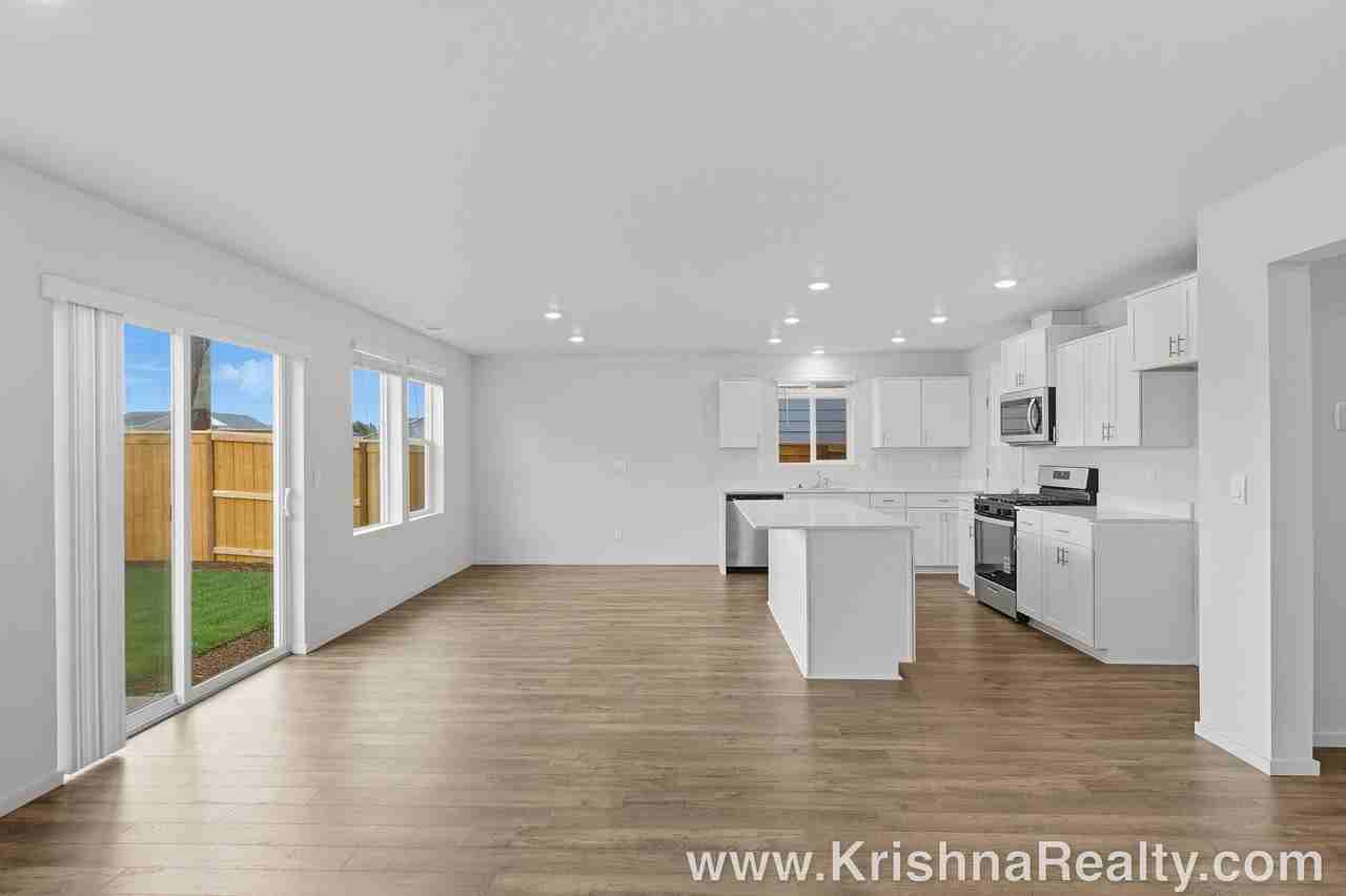 4984 Columbus Ave Ne - Photo 5 of 22