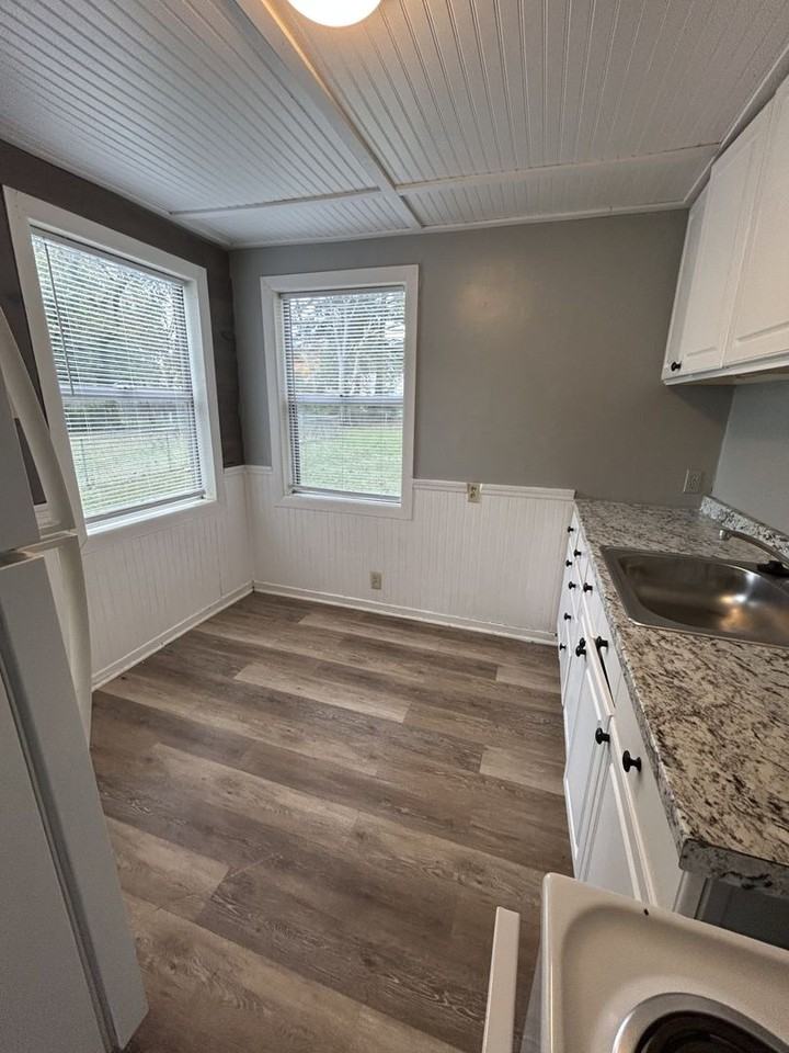 468 Fieldcrest Dr - Photo 5 of 11