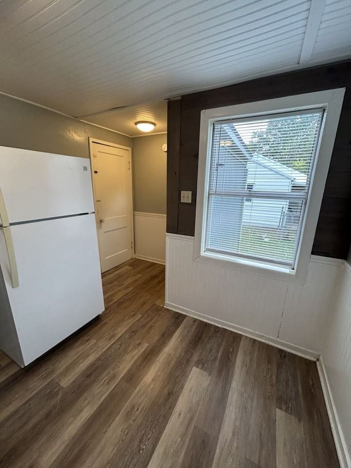 468 Fieldcrest Dr - Photo 6 of 11