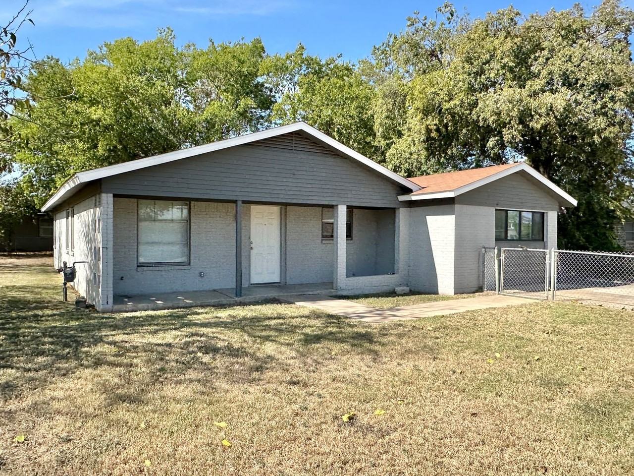 1505 S W S Young Dr - Photo 2 of 31