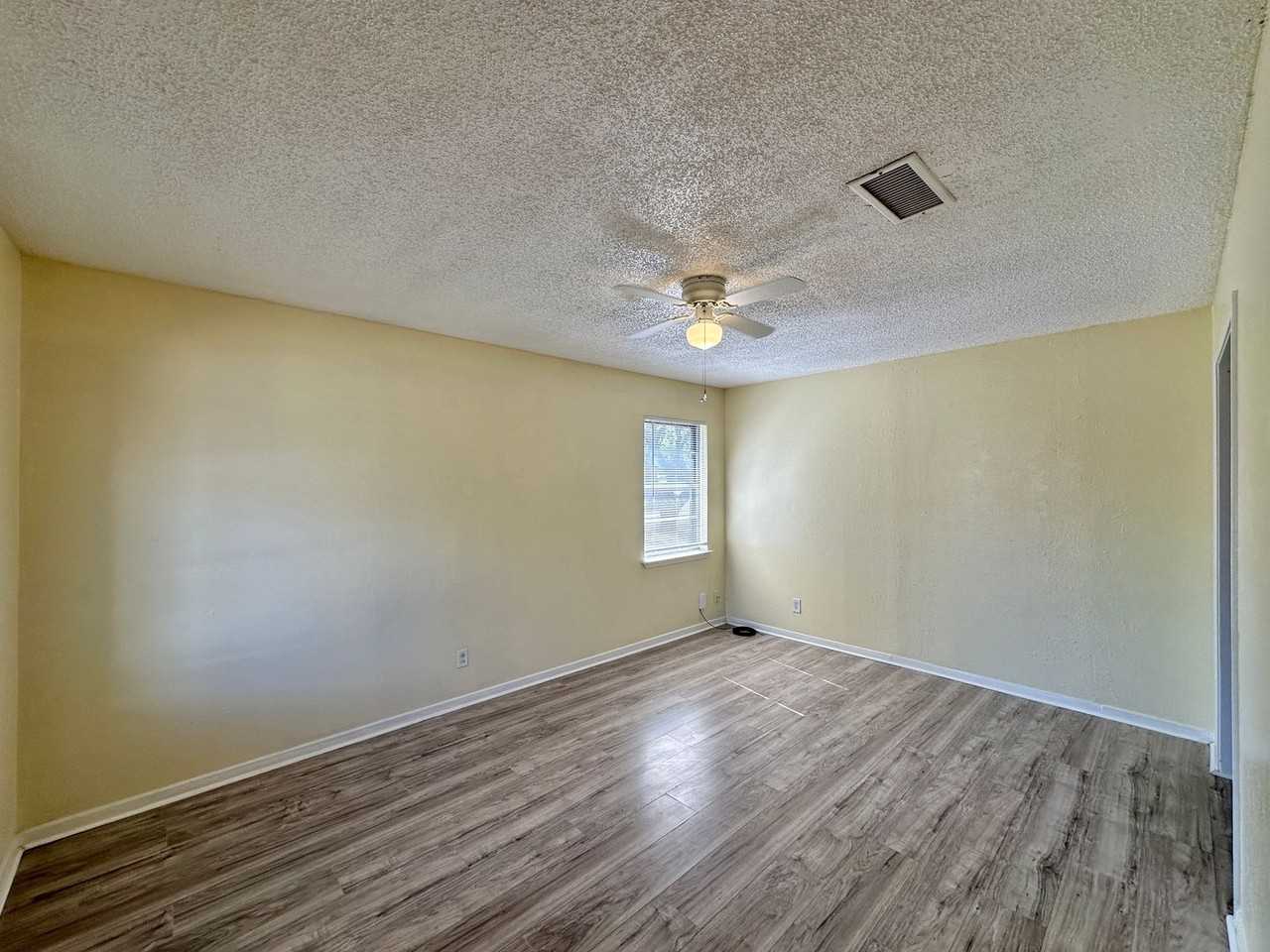 1505 S W S Young Dr - Photo 3 of 31