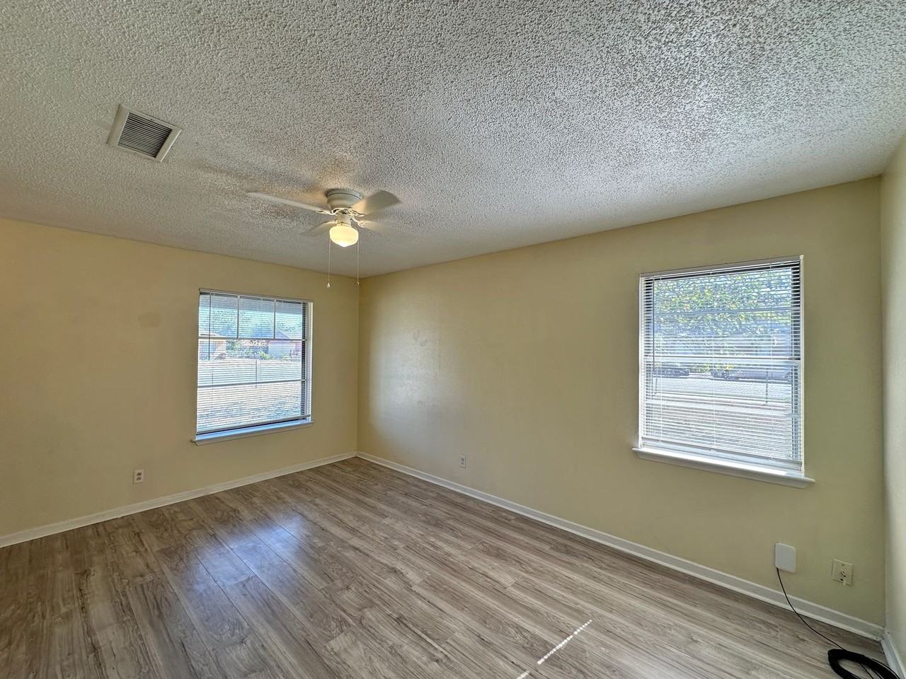 1505 S W S Young Dr - Photo 6 of 31