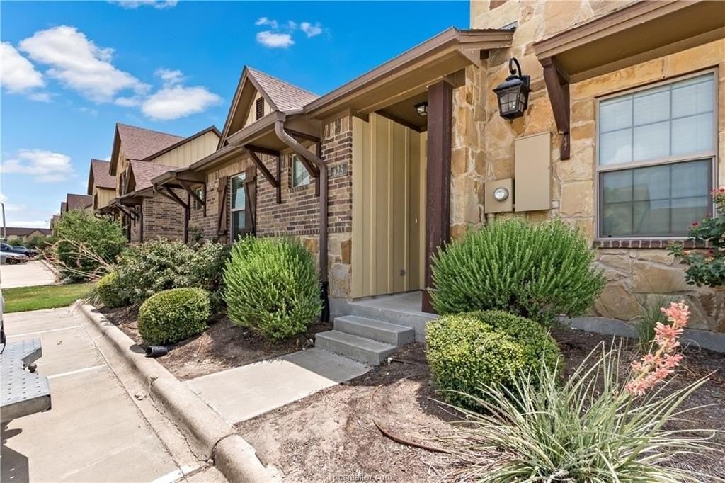 425 Baby Bear Dr - Photo 2 of 21