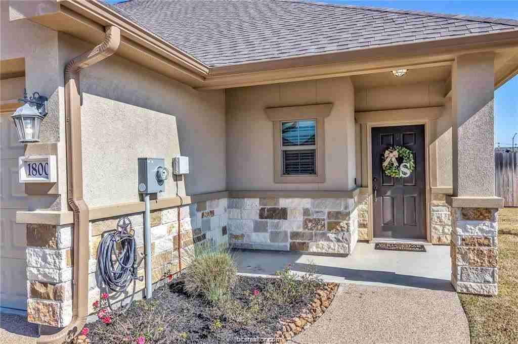 1800 Lonetree Dr - Photo 3 of 23