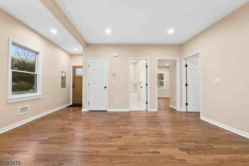 937 Ringwood Ave 1st Fl - Photo 2 of 13