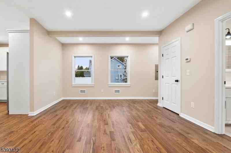 937 Ringwood Ave 1st Fl - Photo 3 of 13