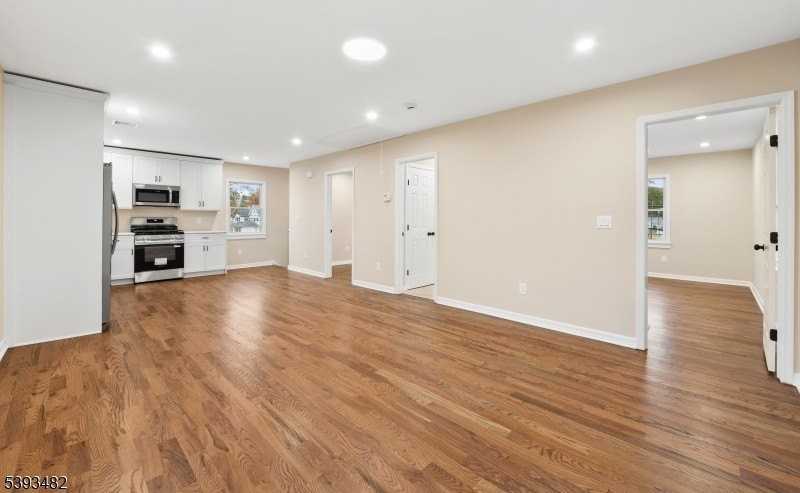 937 Ringwood Ave - Photo 2 of 11