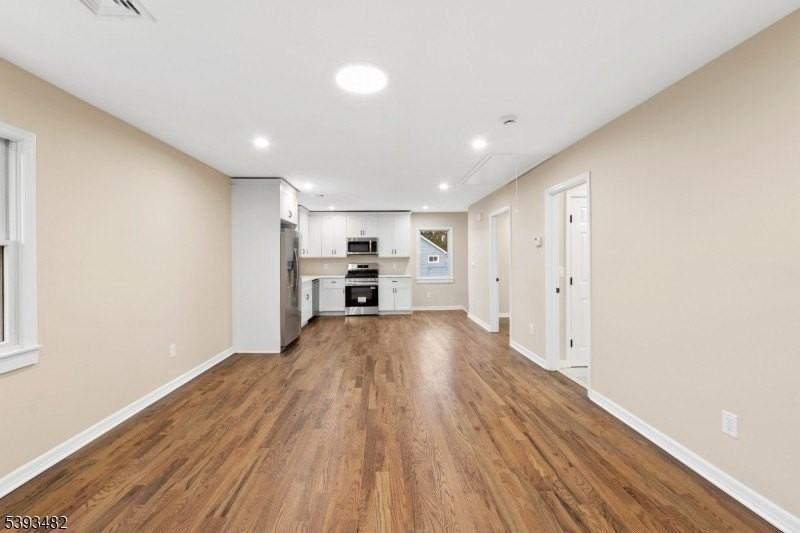 937 Ringwood Ave - Photo 3 of 11