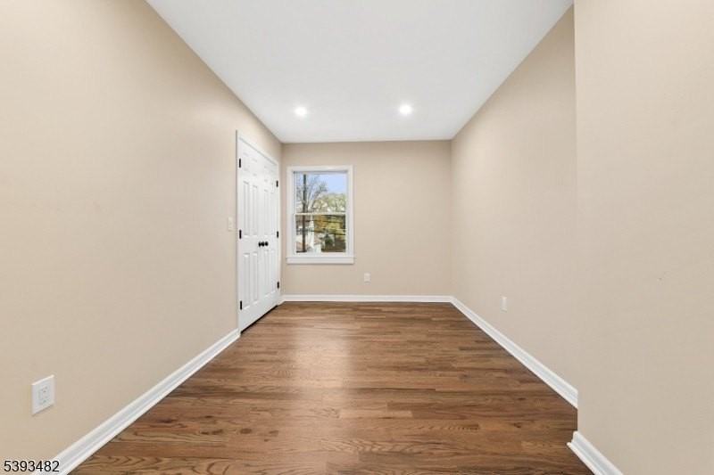 937 Ringwood Ave - Photo 6 of 11