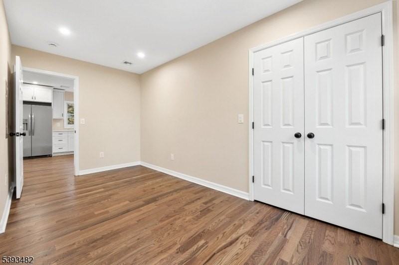 937 Ringwood Ave - Photo 7 of 11