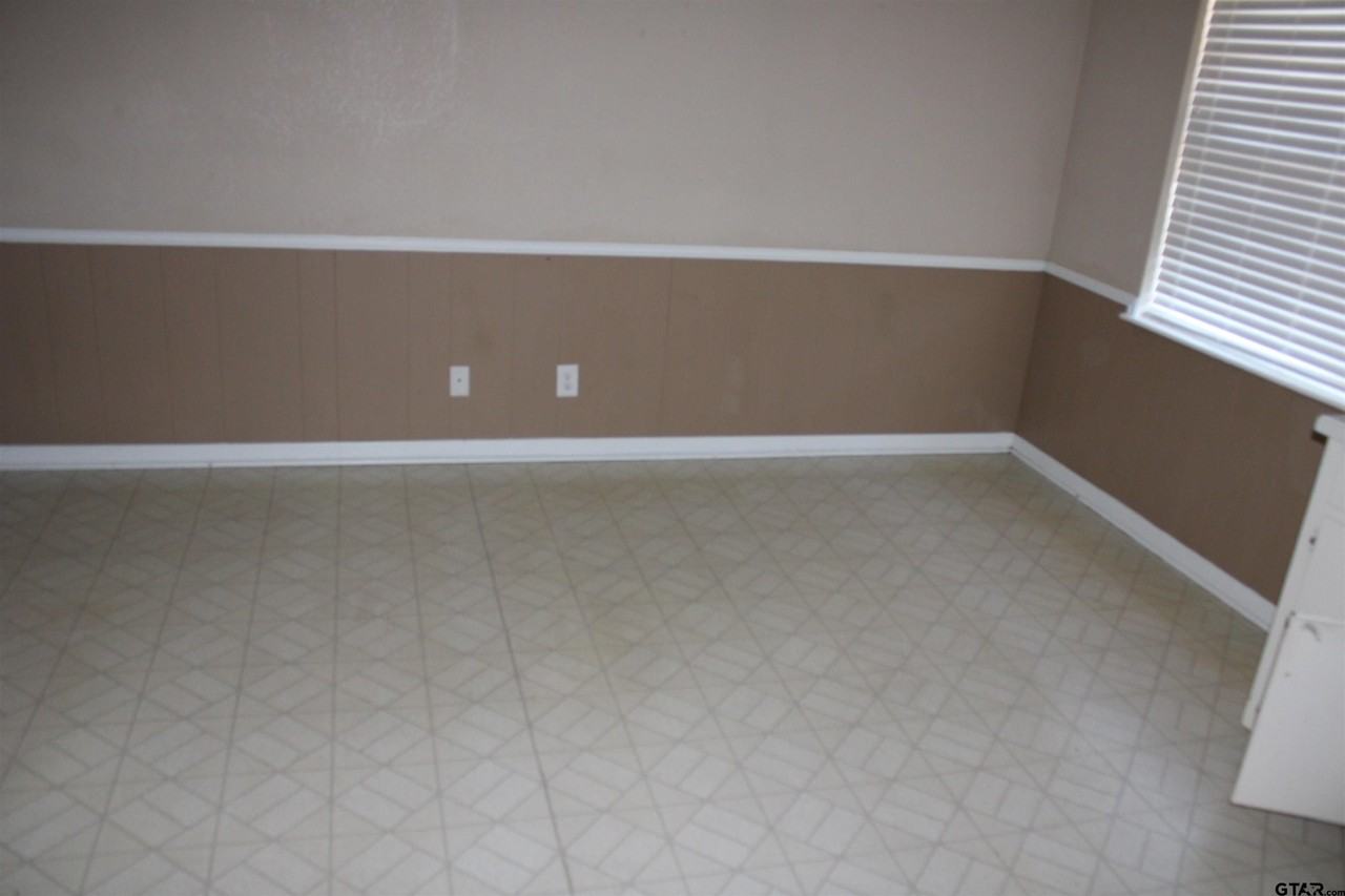 8202 Purdue Dr - Photo 7 of 27