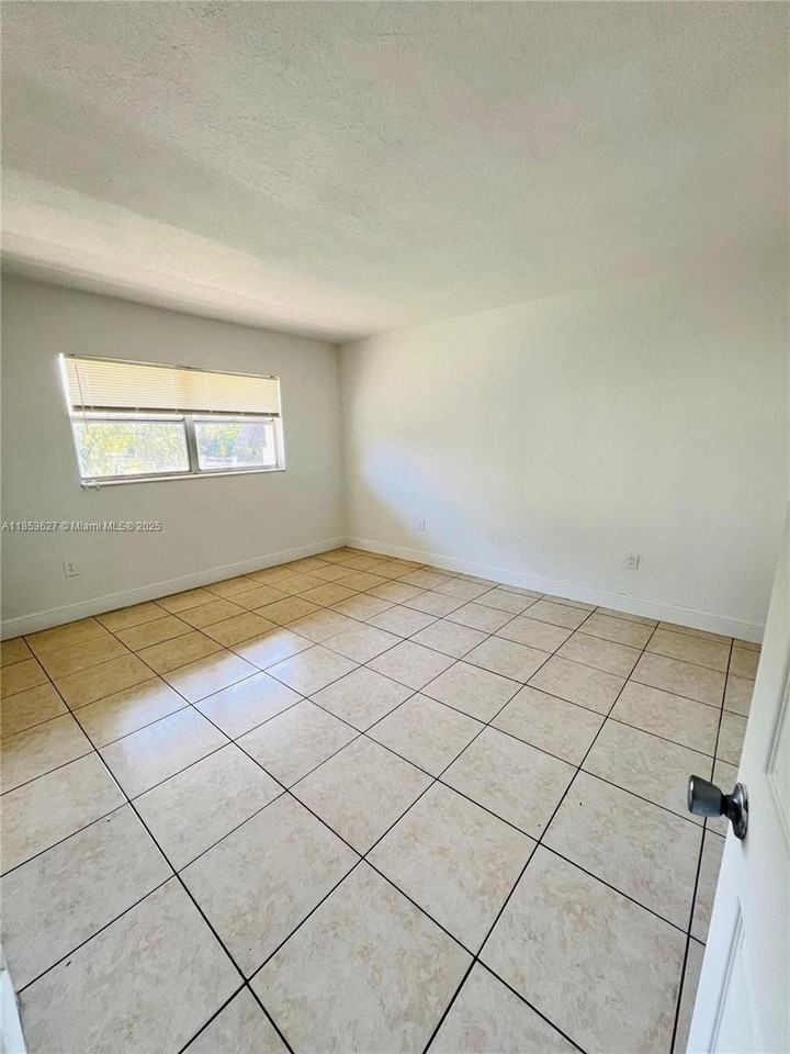 8601 Sw 94th St #204W - Photo 4 of 23