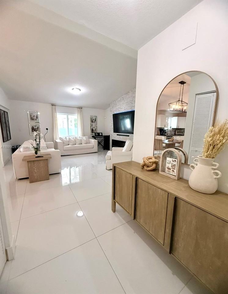 25857 Sw 132nd Ct - Photo 3 of 8