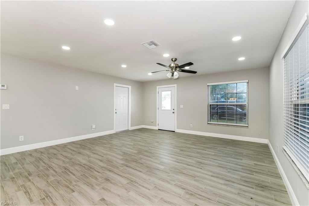 1431 Se 12th St - Photo 2 of 8