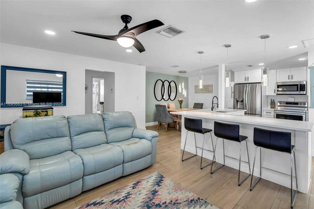 9212 Northwest 81st Place - Photo 3 of 21