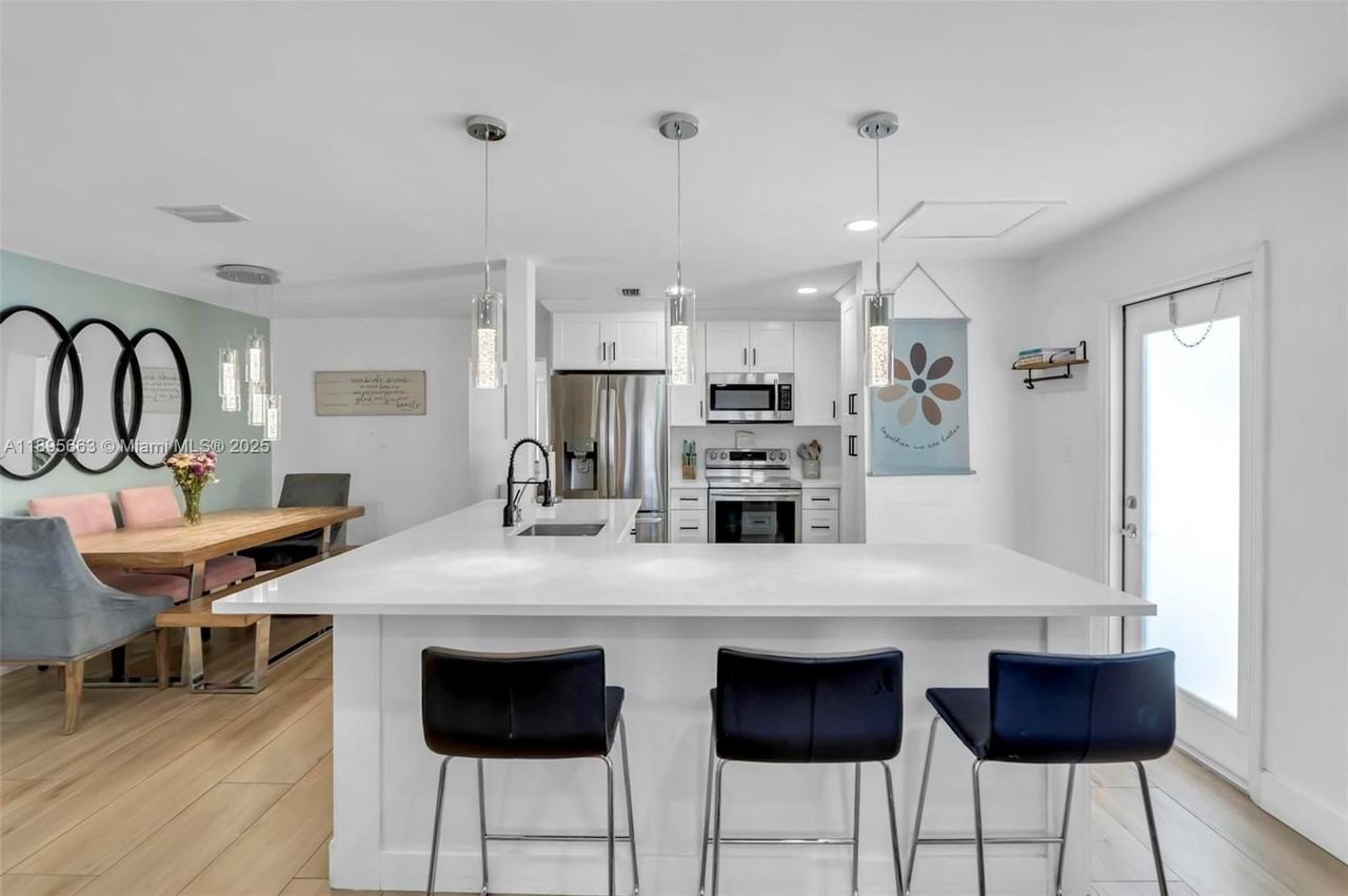 9212 Northwest 81st Place - Photo 5 of 21