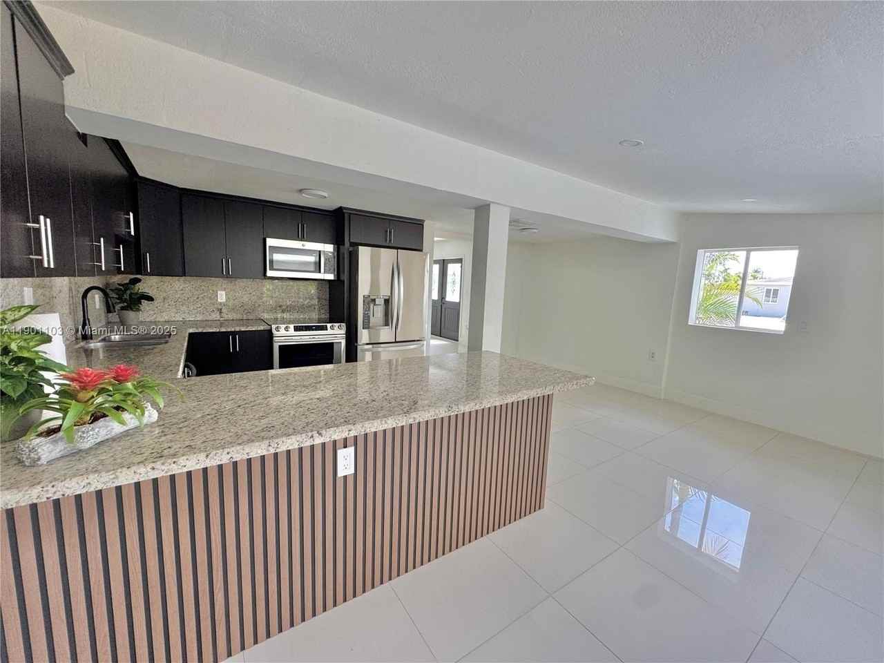 5101 Sw 112th Pl - Photo 3 of 35