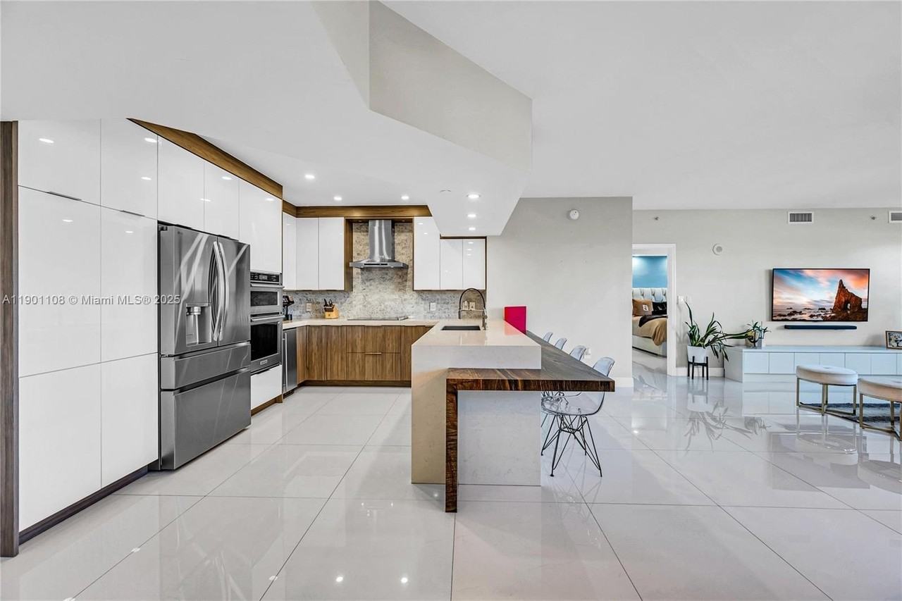 19900 East Country Club Drive #1003 - Photo 5 of 23