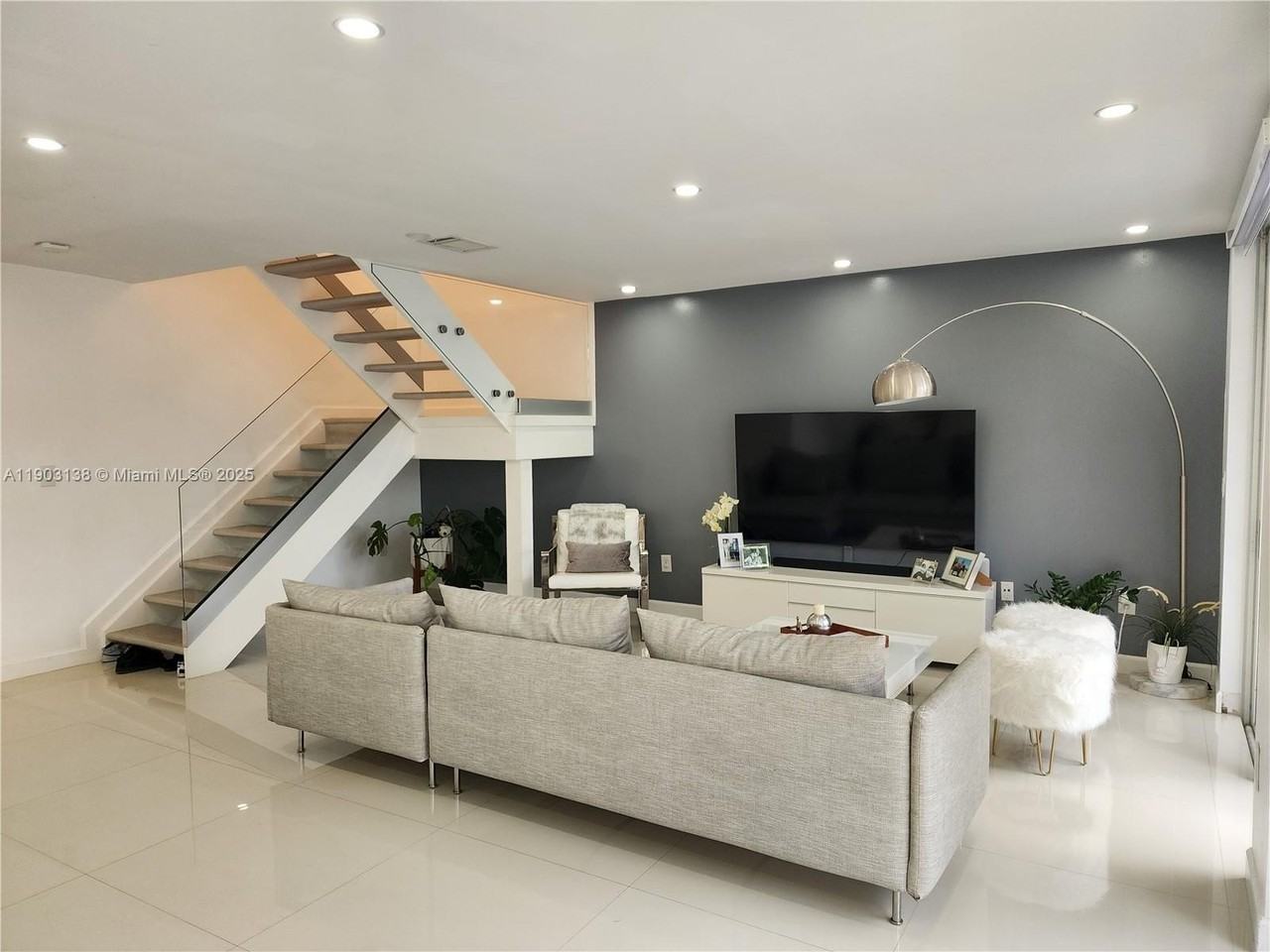 9777 Nw 45th Ln - Photo 7 of 32