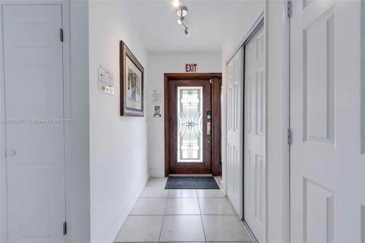 906 N 13th Ave - Photo 4 of 30