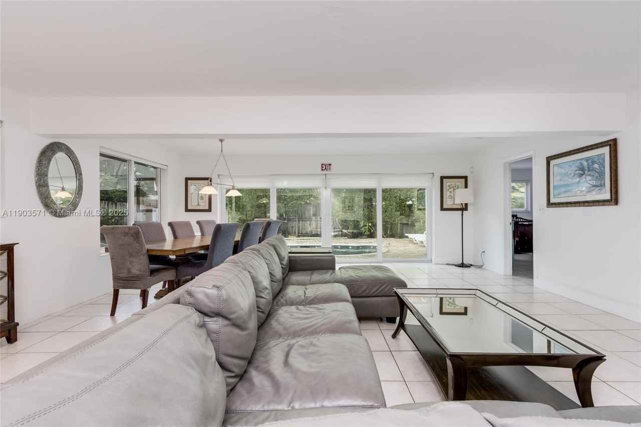 906 N 13th Ave - Photo 7 of 30