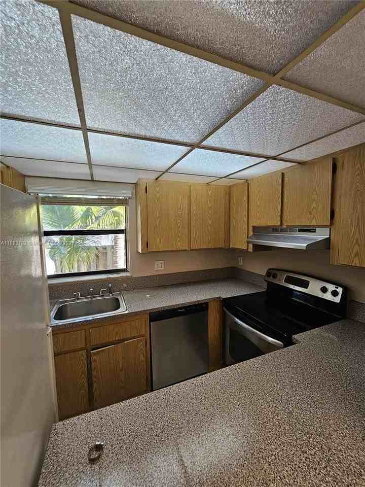 1630 Sandpiper Blvd #1630 - Photo 2 of 30