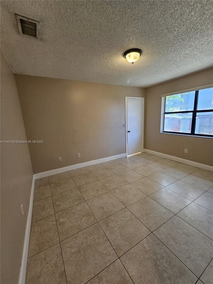 1630 Sandpiper Blvd #1630 - Photo 4 of 30