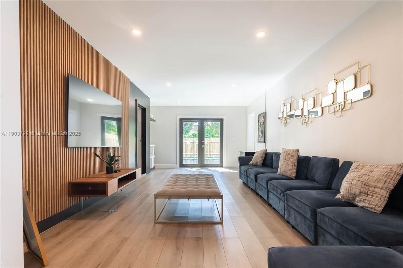 2360 Sw 12th St #0 - Photo 5 of 50