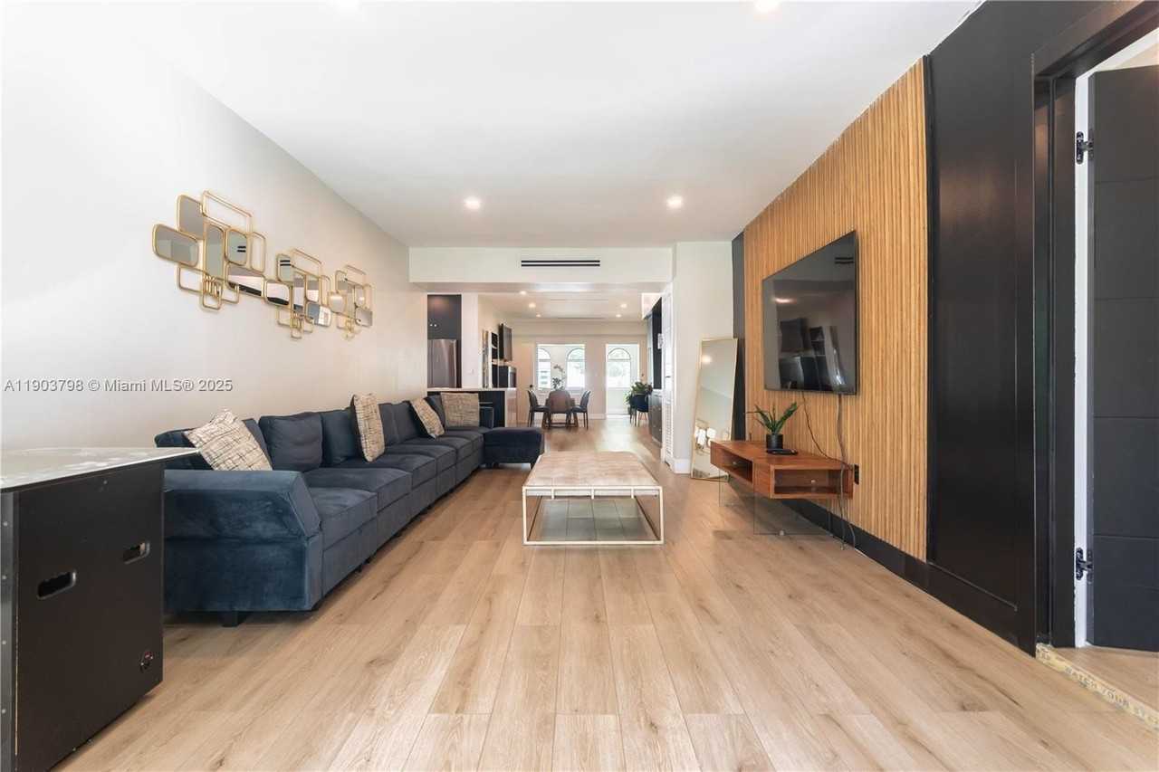 2360 Sw 12th St #0 - Photo 6 of 50